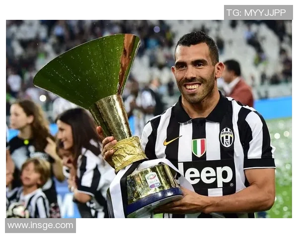 创意足球球星钥匙挂件让你随身携带绿茵激情与偶像陪伴